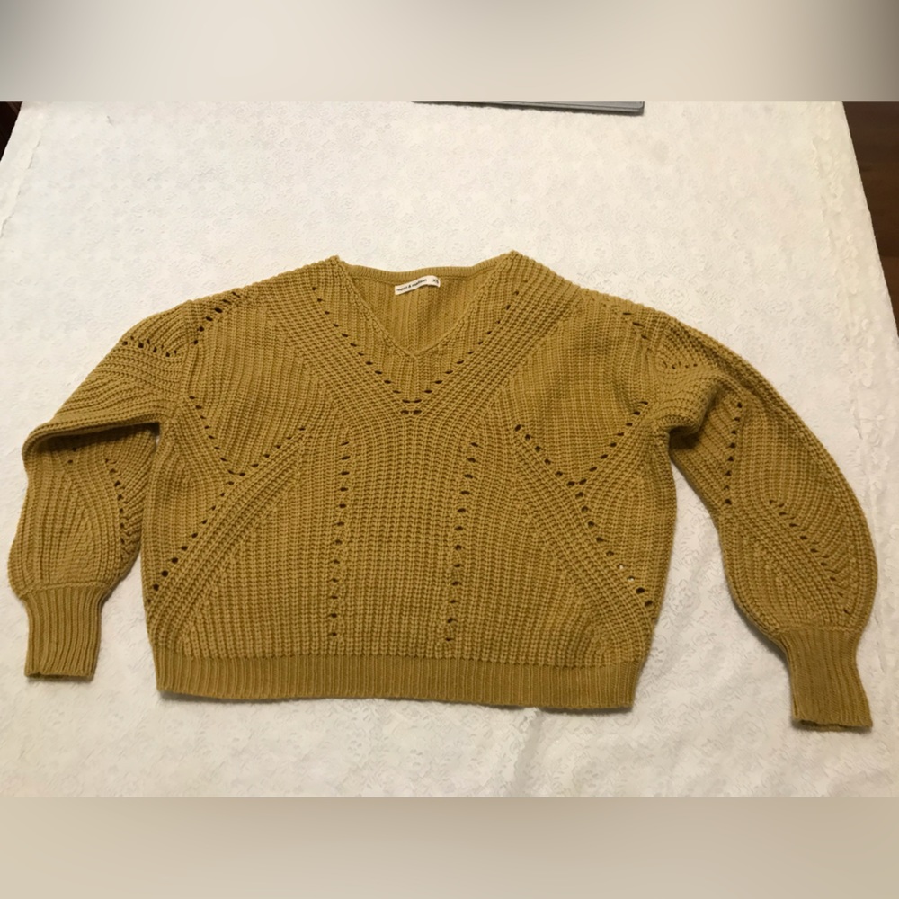 Moon and Madison medium knit sweater. Mustard yellow, like new, size xsmall F